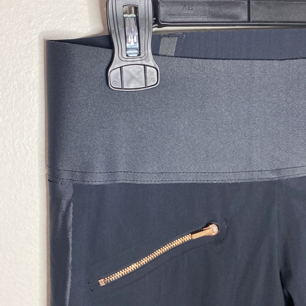 Aday Throw and Roll leggings with zippered pockets in black size S - Picture 6 of 10